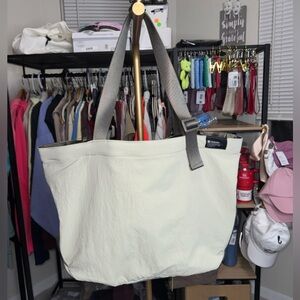 Lululemon Clean Lines Tote 22L in Raw Linen/Rover